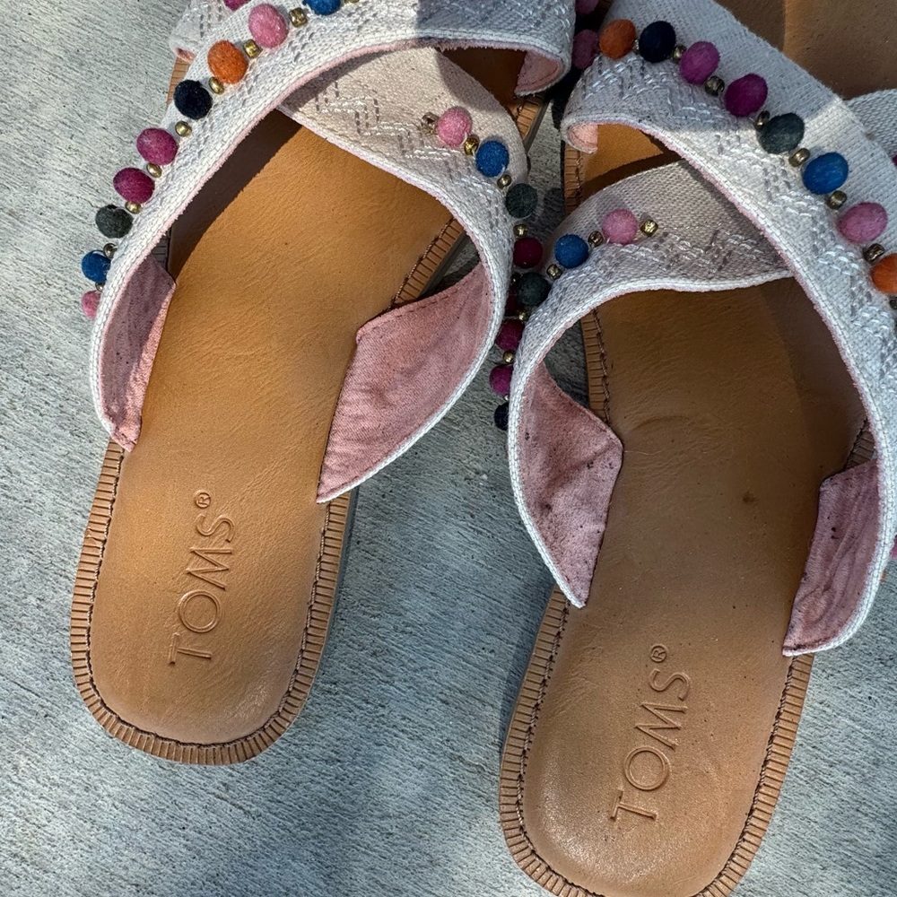 TOMS Women’s Size 7 Beaded Slide Sandals Boho Multicolor Pom Detail - Picture 3 of 4